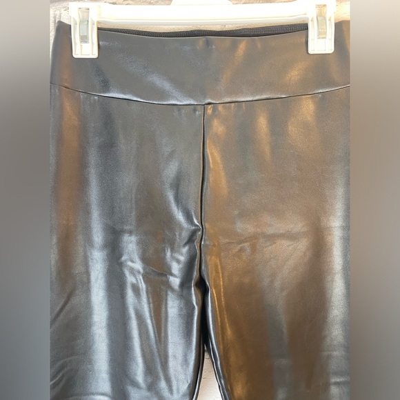 Abercrombie & Fitch Black High Rise Faux Leather Leggings size Medium - Picture 2 of 5